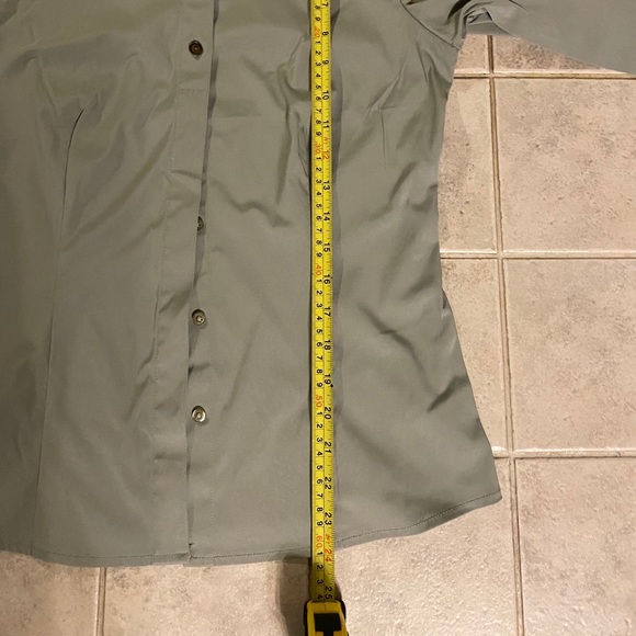 🌷3/$25🌷 Tailored shirt - Picture 2 of 6